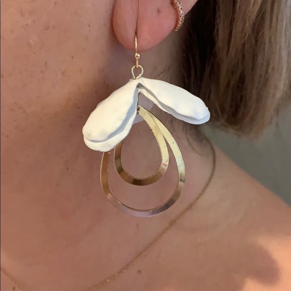 White and Gold Flower Earrings - Picture 1 of 3